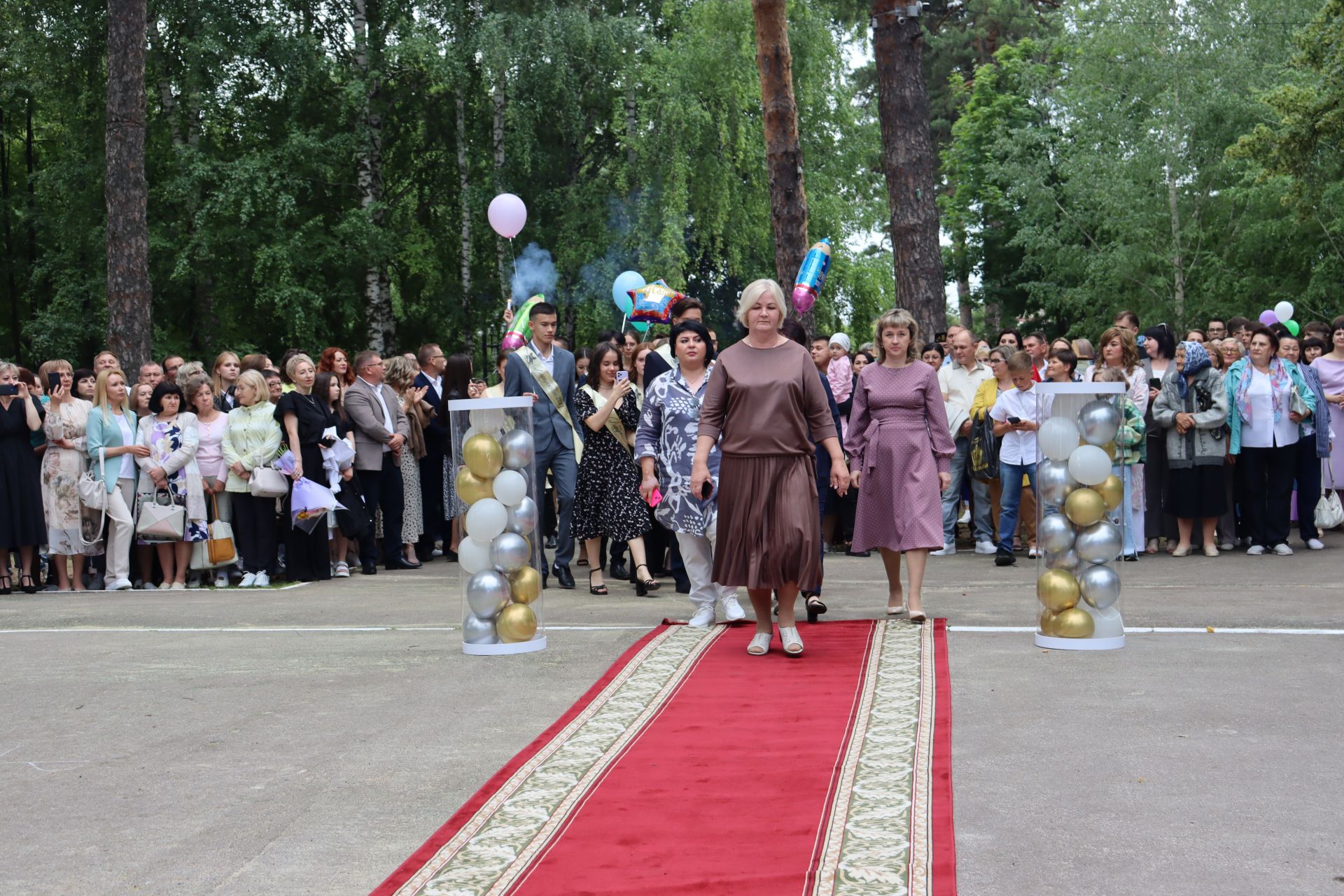 В Чистополе прошел выпускной бал (фоторепортаж)