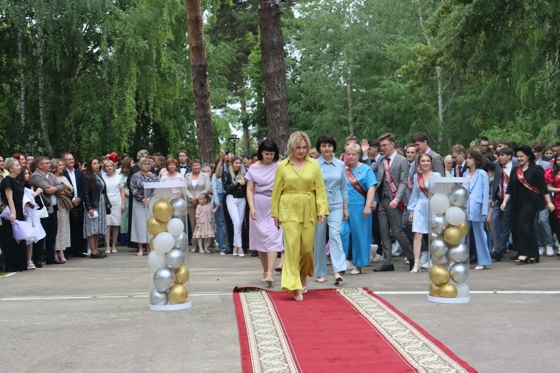 В Чистополе прошел выпускной бал (фоторепортаж)