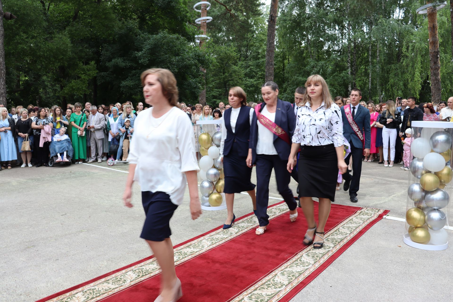 В Чистополе прошел выпускной бал (фоторепортаж)