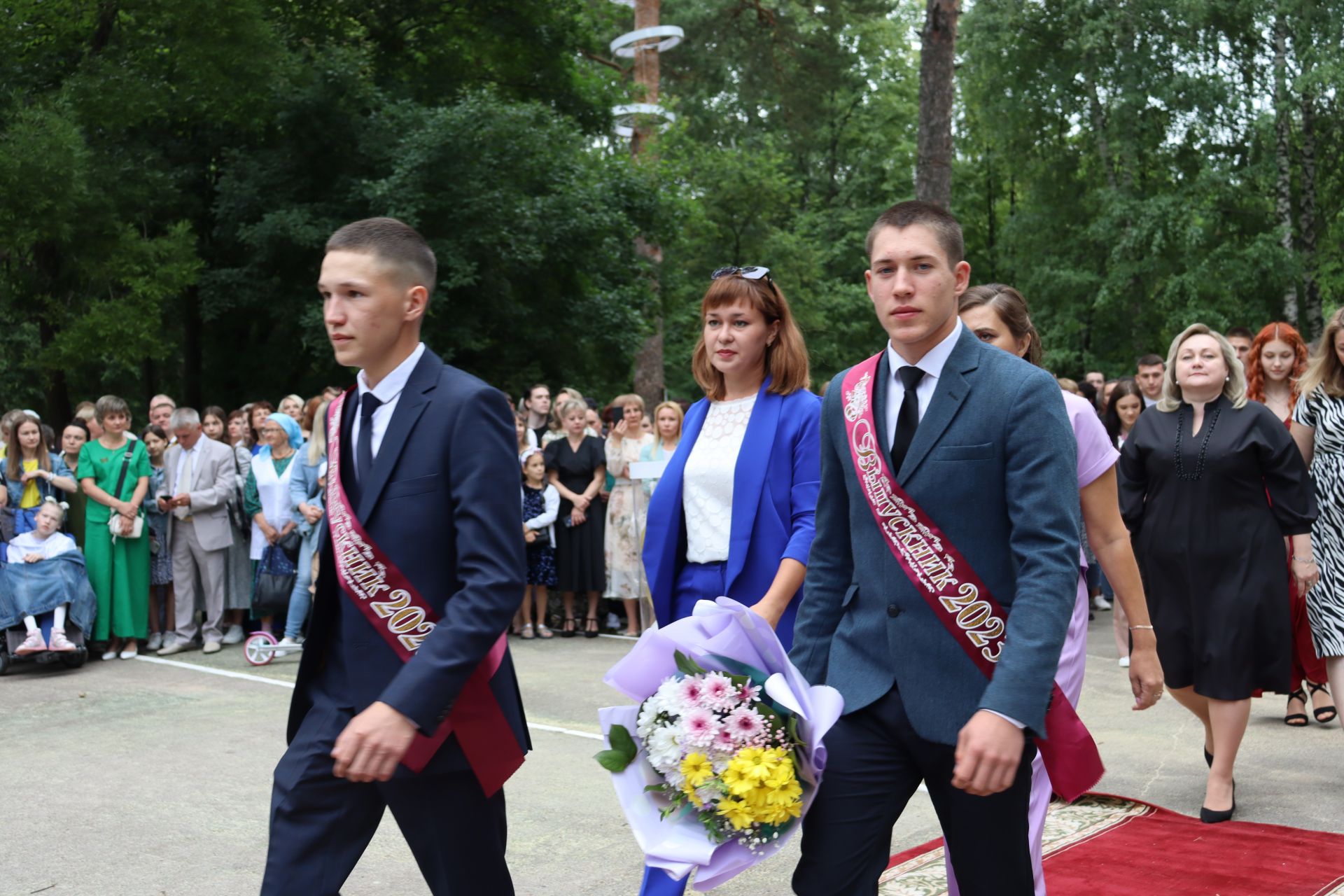 В Чистополе прошел выпускной бал (фоторепортаж)