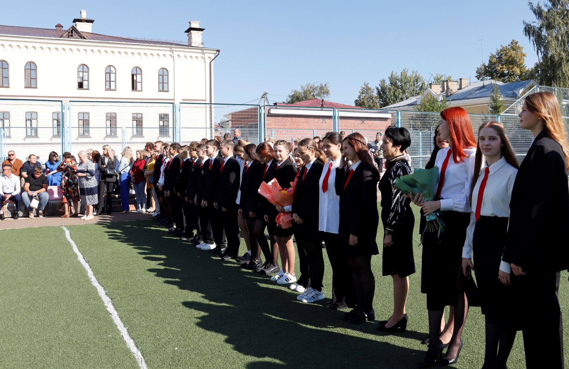 В гимназии № 1 Чистополя отпраздновали День знаний (фоторепортаж)