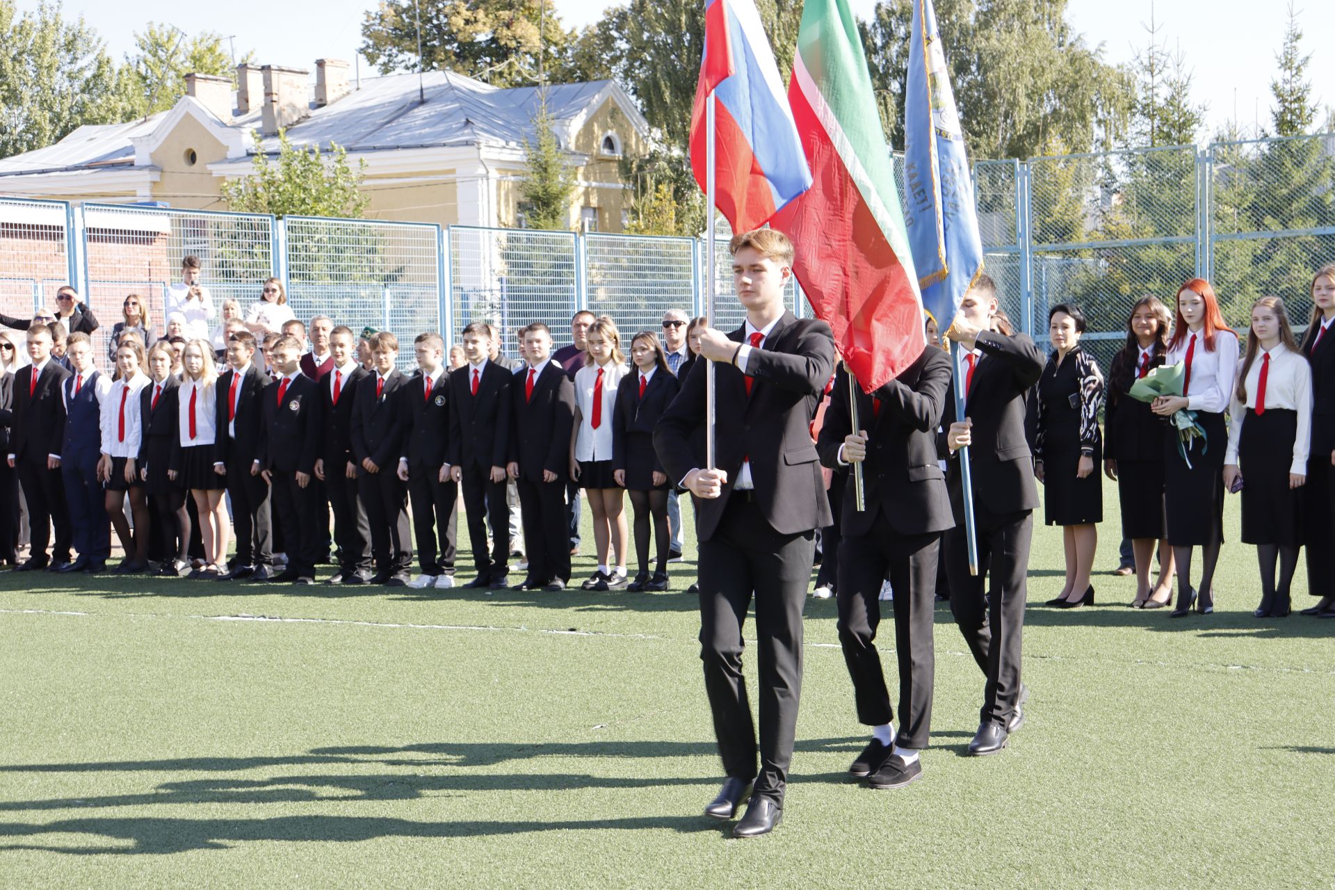 В гимназии № 1 Чистополя отпраздновали День знаний (фоторепортаж)