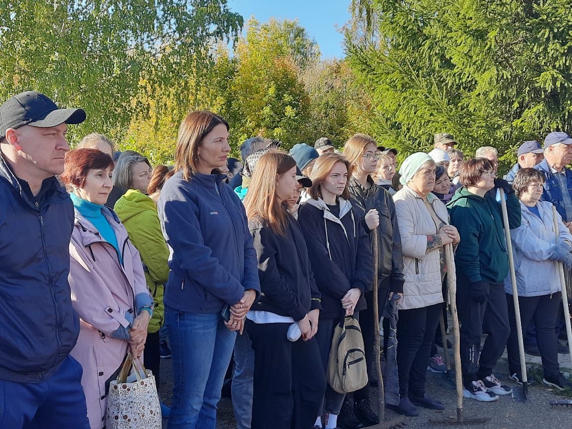 На Авдеевском кладбище Чистополя прошел субботник (фоторепортаж)