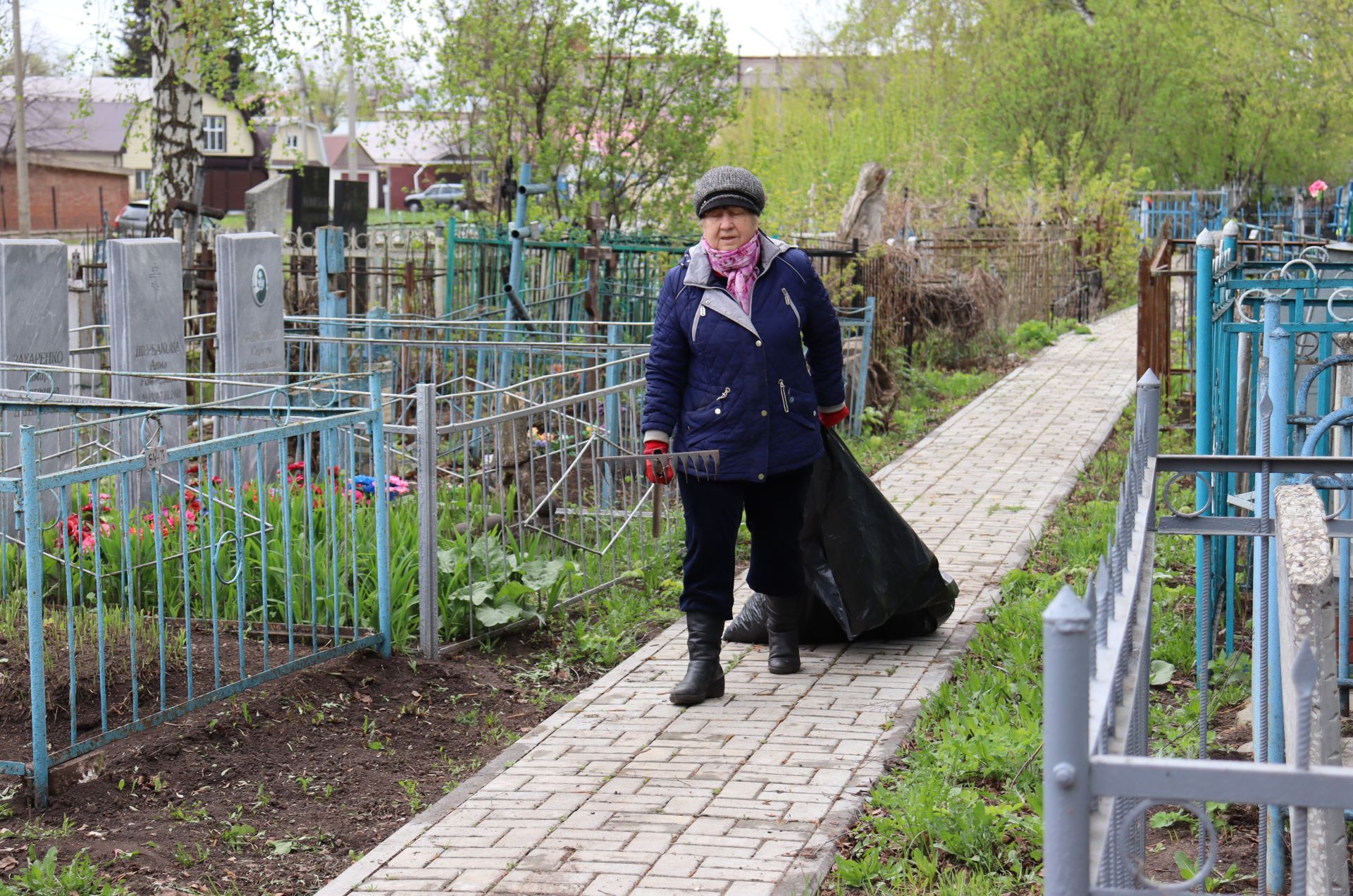 На Чистопольском кладбище прошел субботник