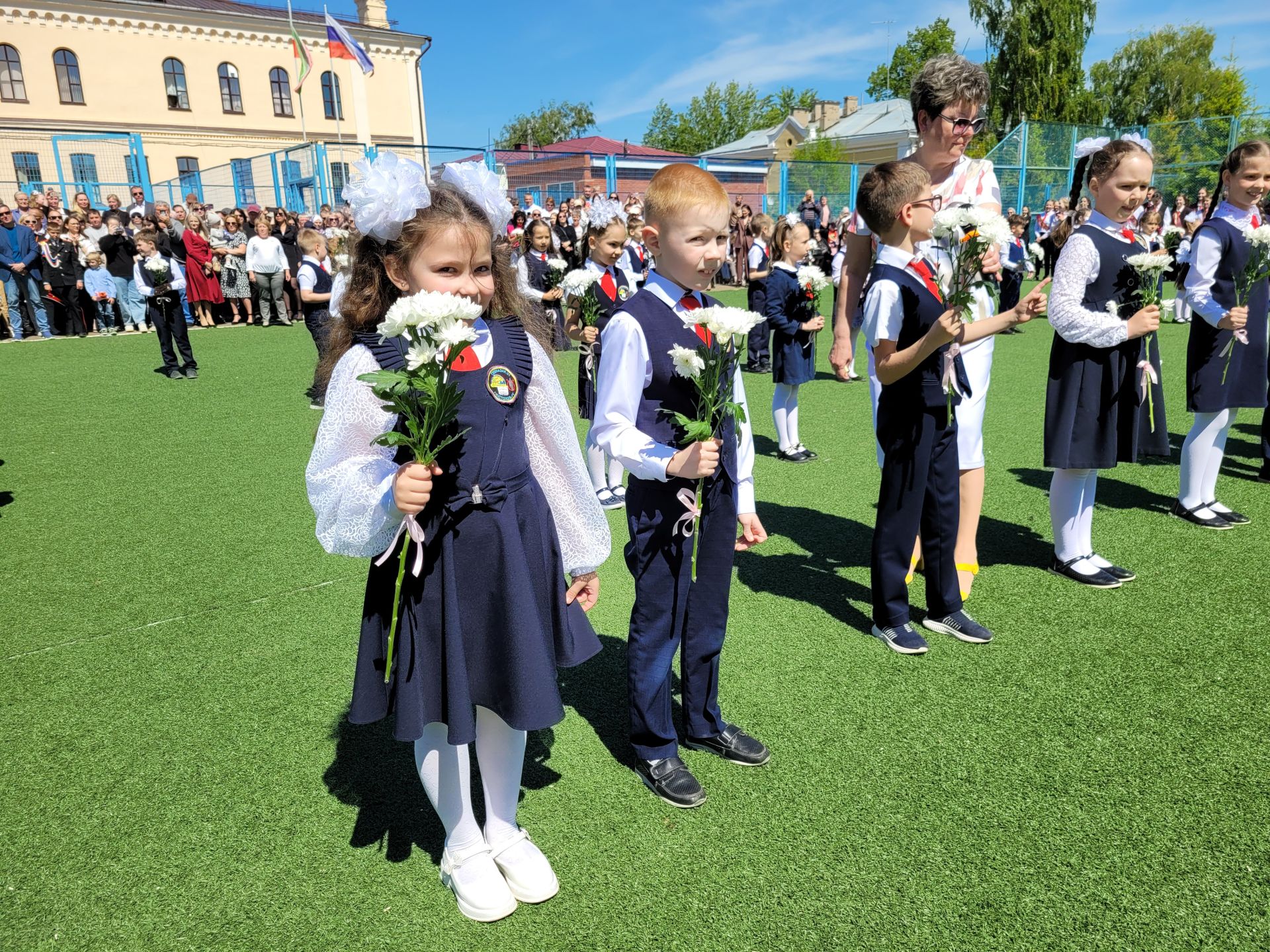 В чистопольской гимназии №1 прошел последний звонок (Фоторепортаж)