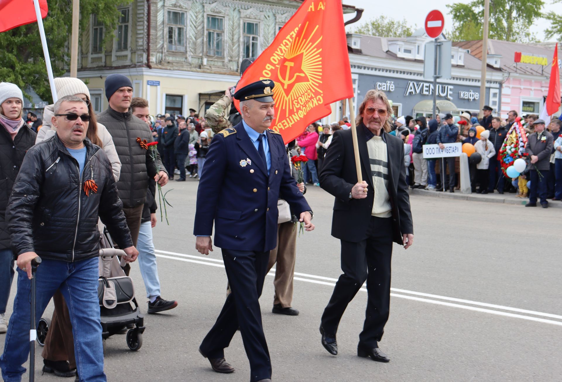 Чистопольцы празднуют День Победы (фоторепортаж)