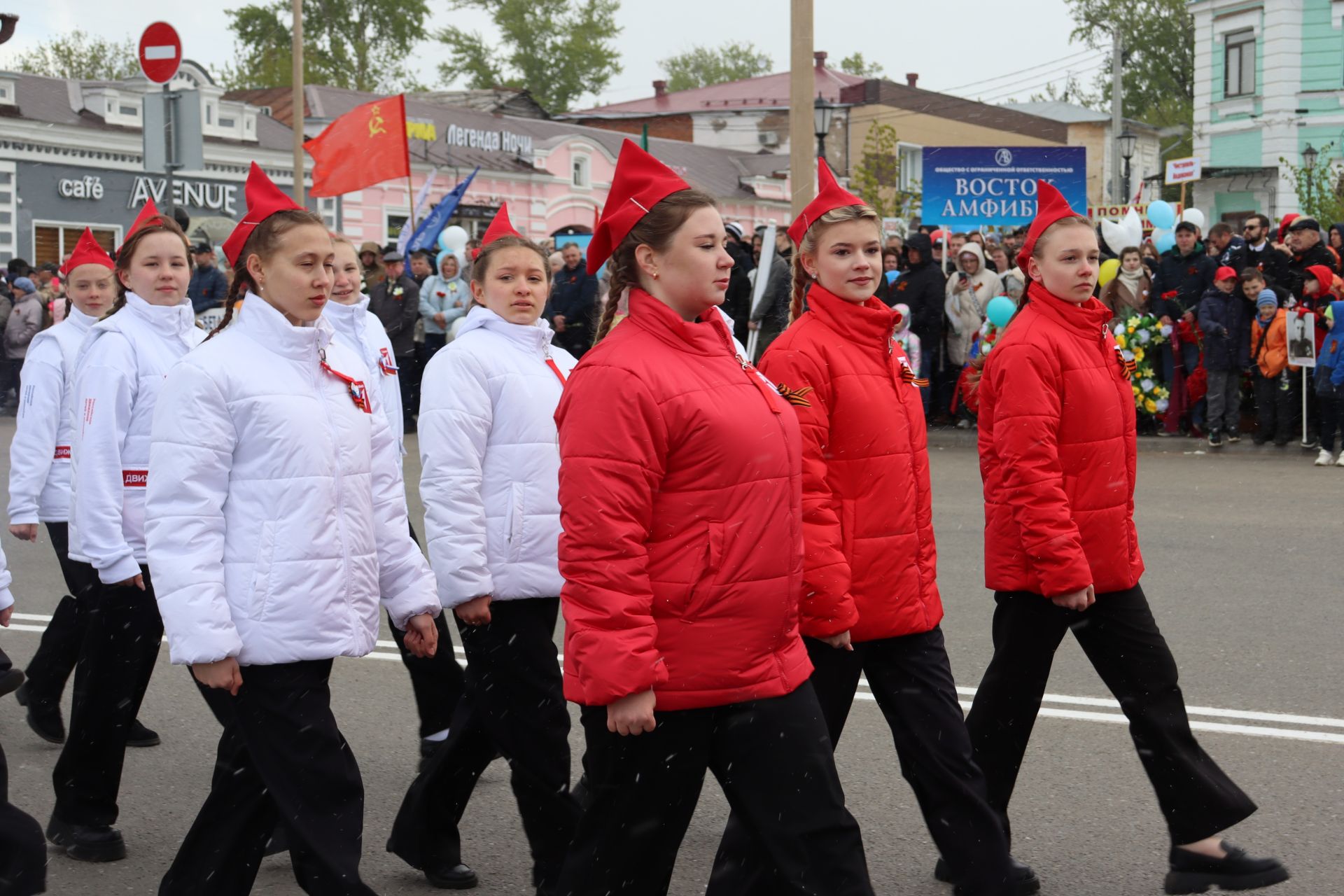 Чистопольцы празднуют День Победы (фоторепортаж)