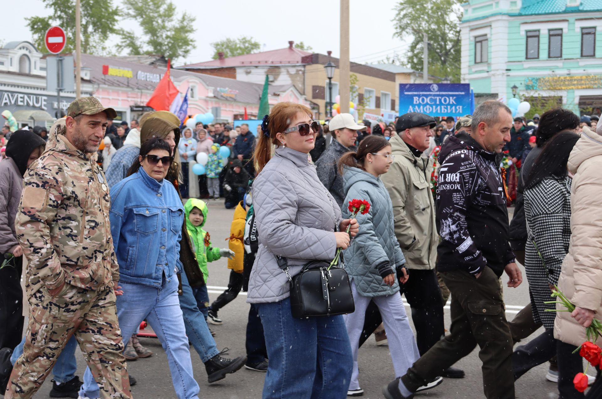 Чистопольцы празднуют День Победы (фоторепортаж)