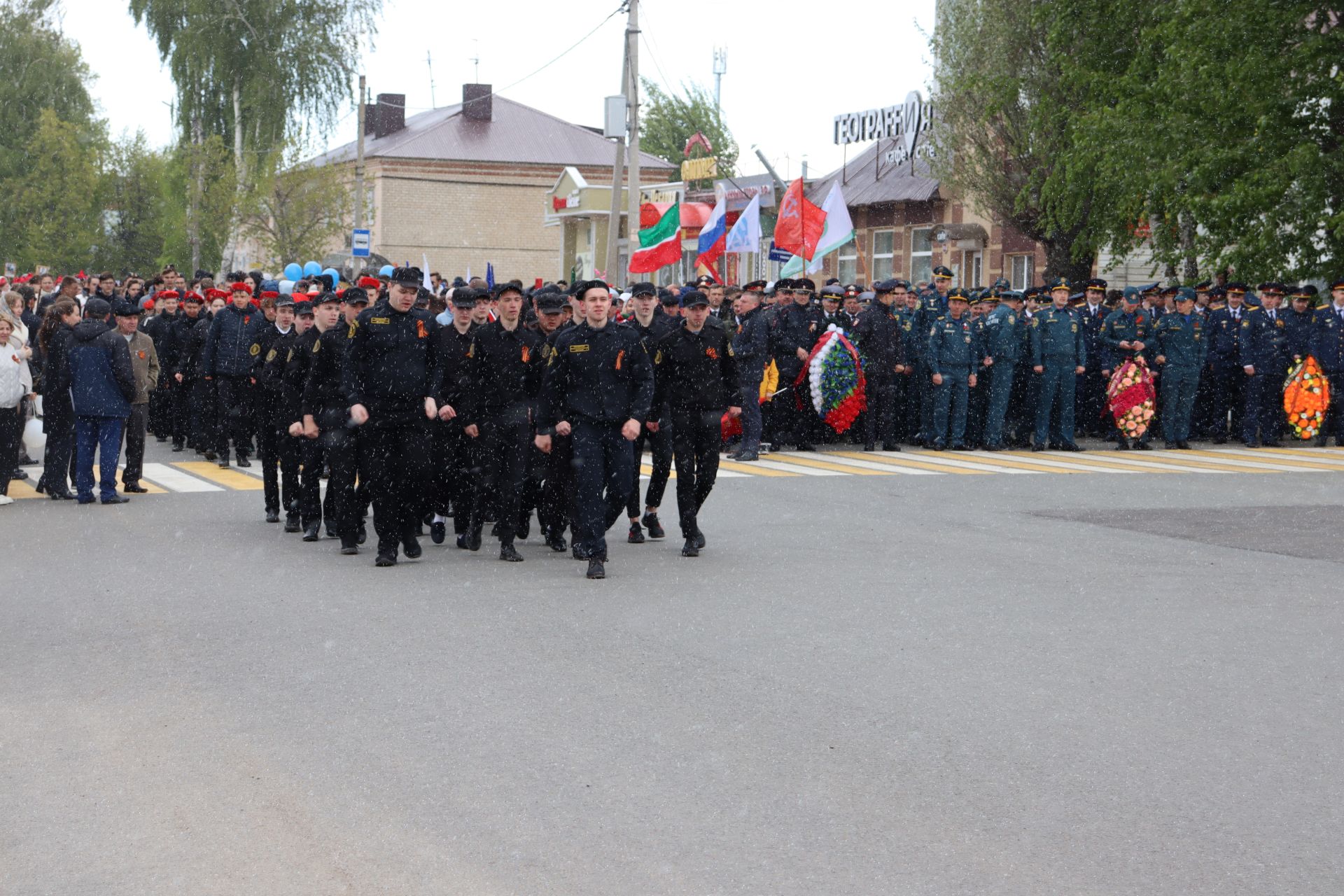 Чистопольцы празднуют День Победы (фоторепортаж)