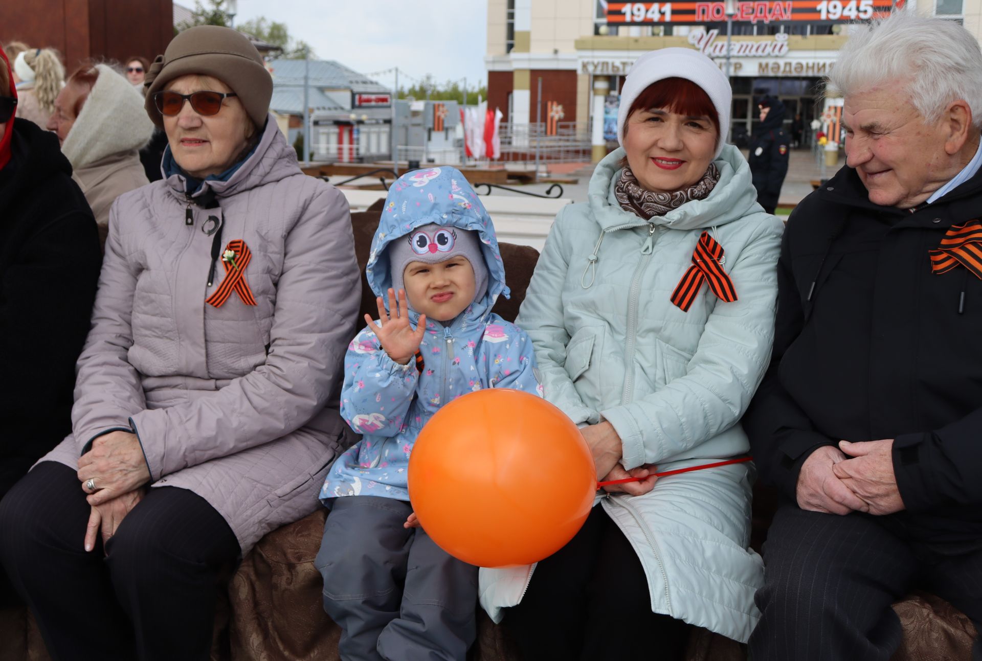 Чистопольцы празднуют День Победы (фоторепортаж)