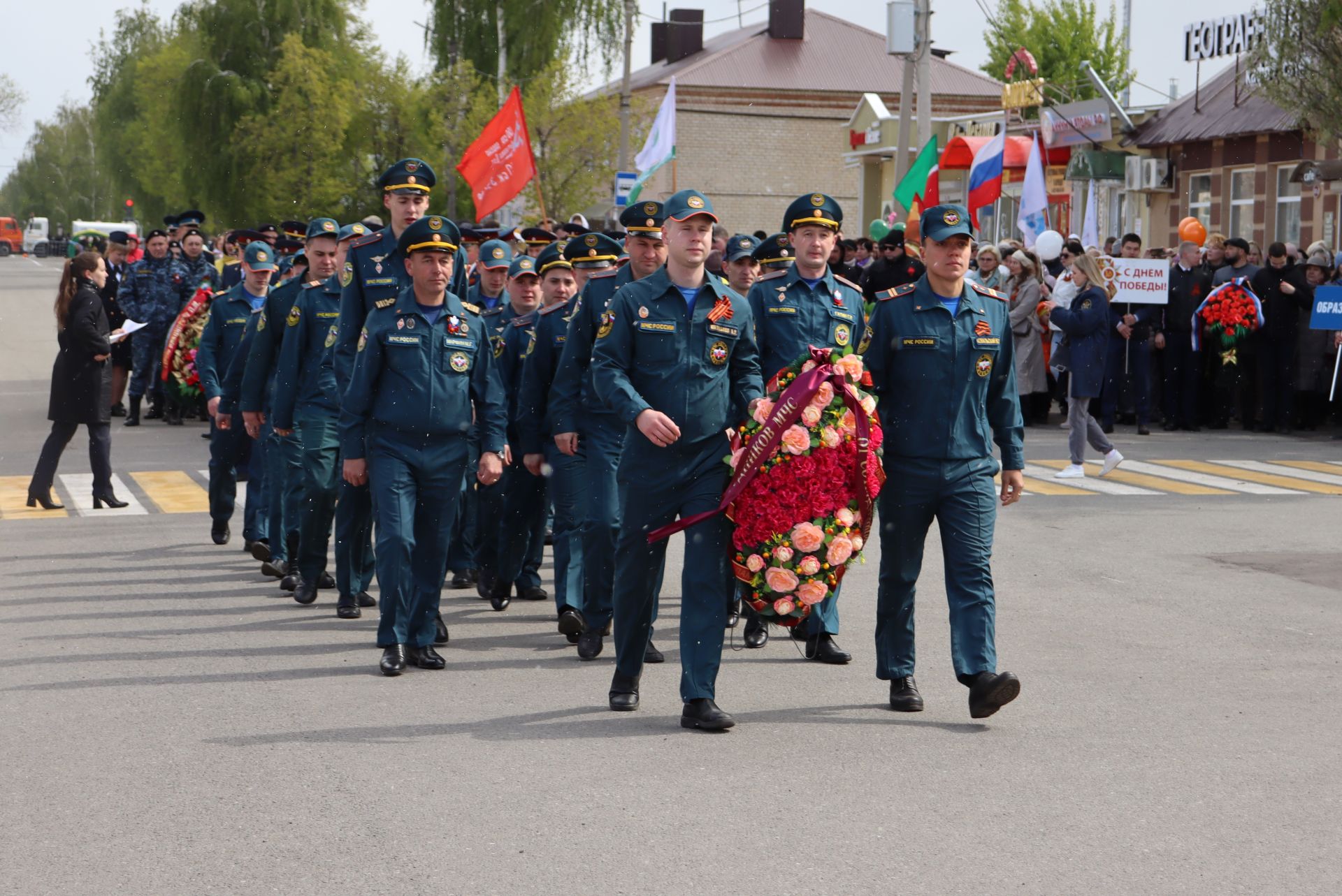 Чистопольцы празднуют День Победы (фоторепортаж)