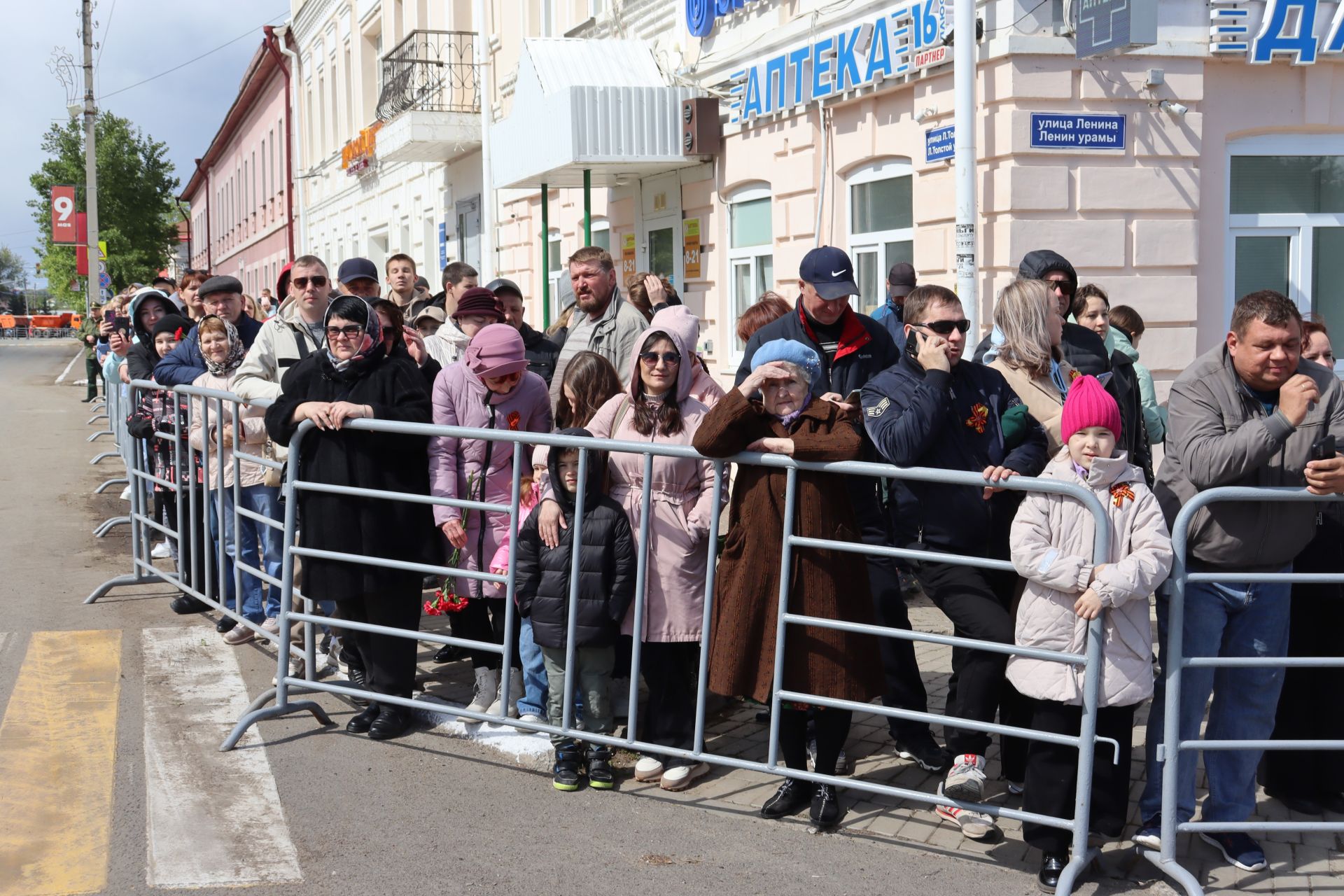 Чистопольцы празднуют День Победы (фоторепортаж)