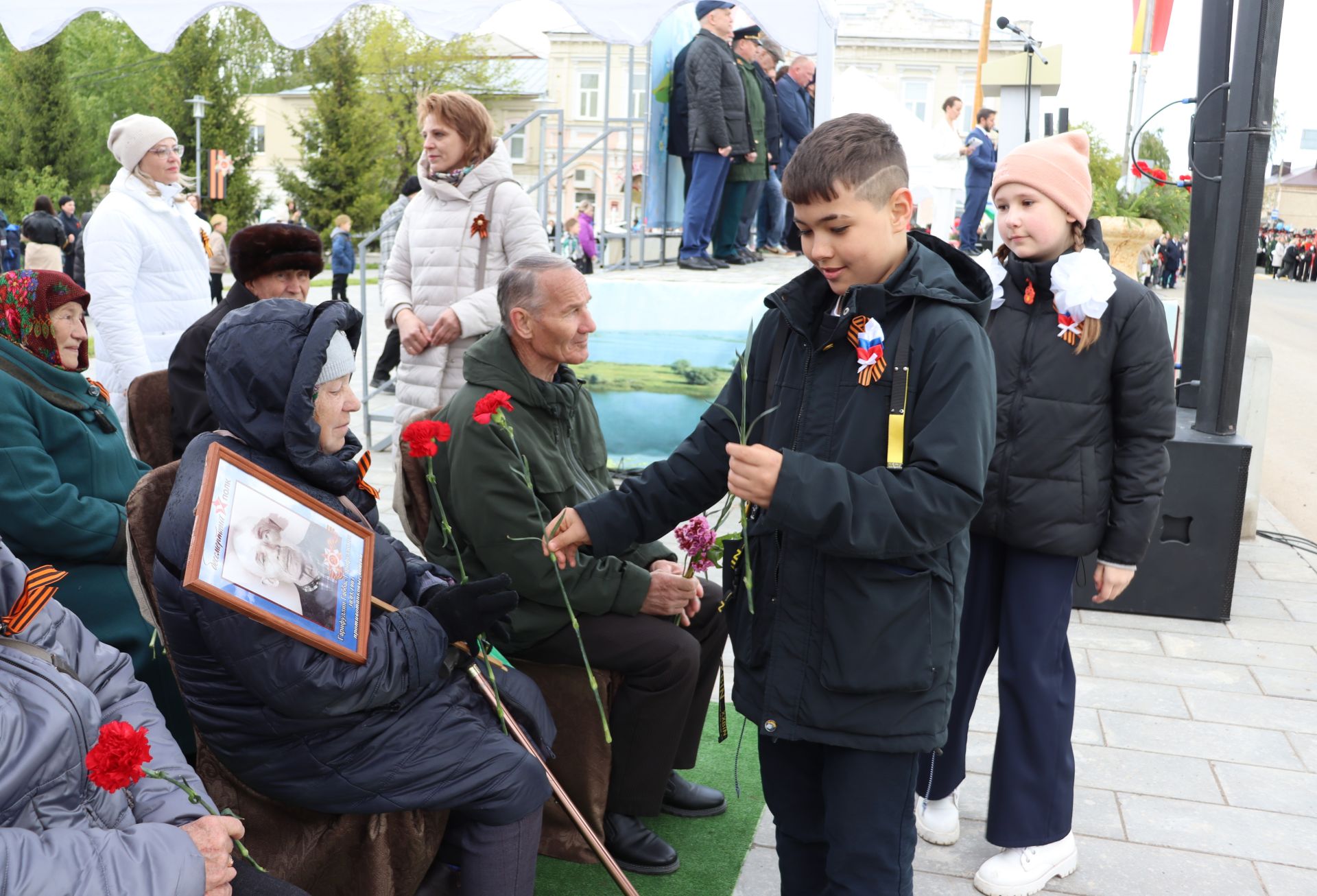 Чистопольцы празднуют День Победы (фоторепортаж)