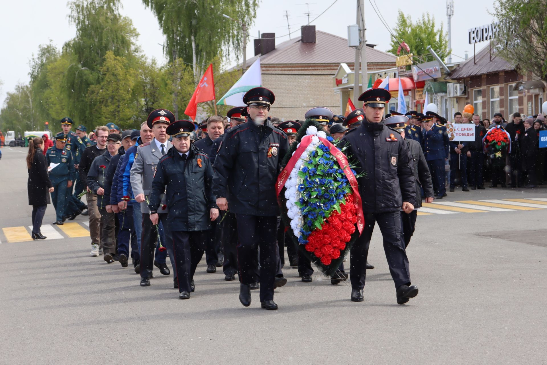 Чистопольцы празднуют День Победы (фоторепортаж)