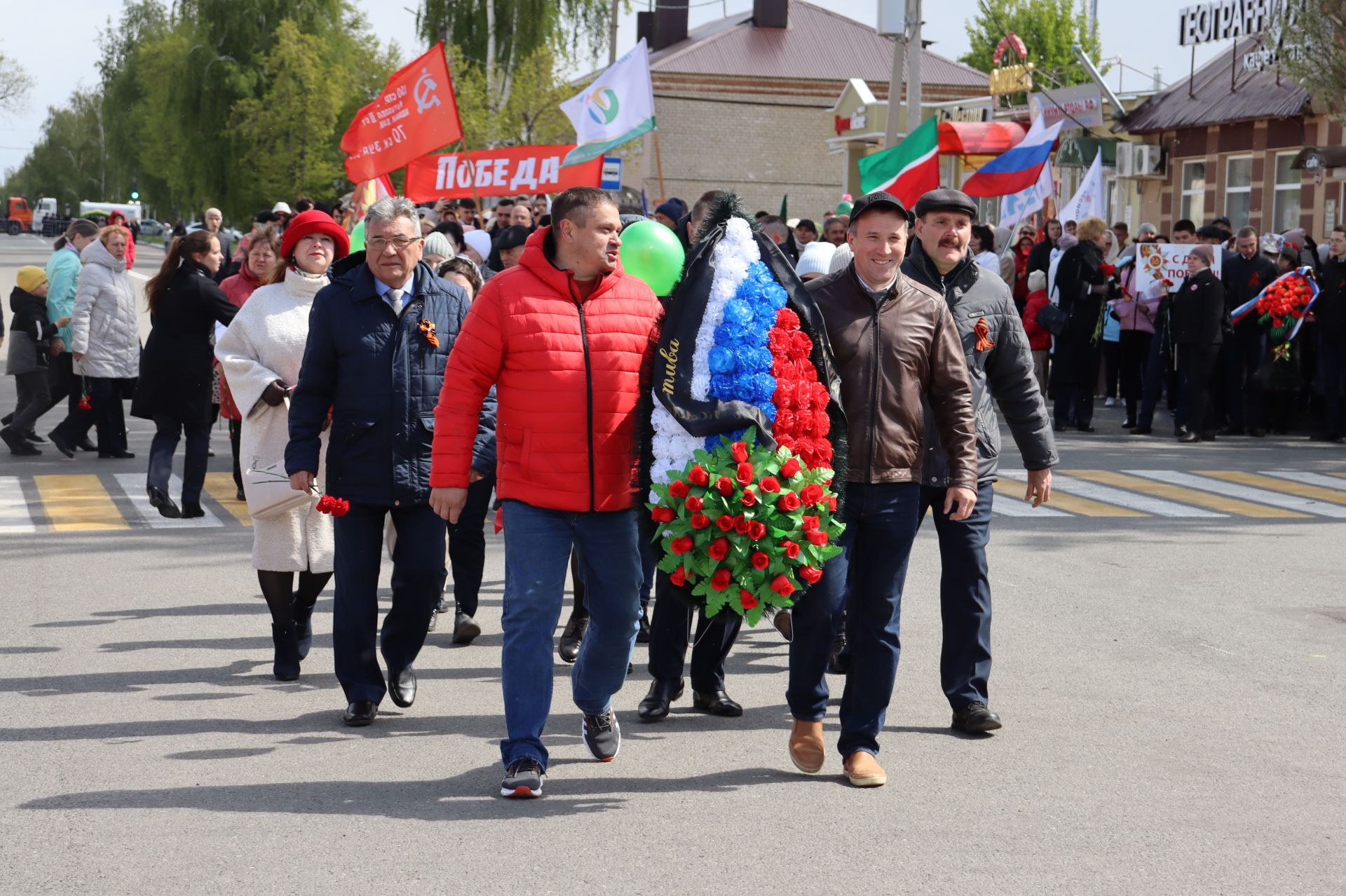 Чистопольцы празднуют День Победы (фоторепортаж)