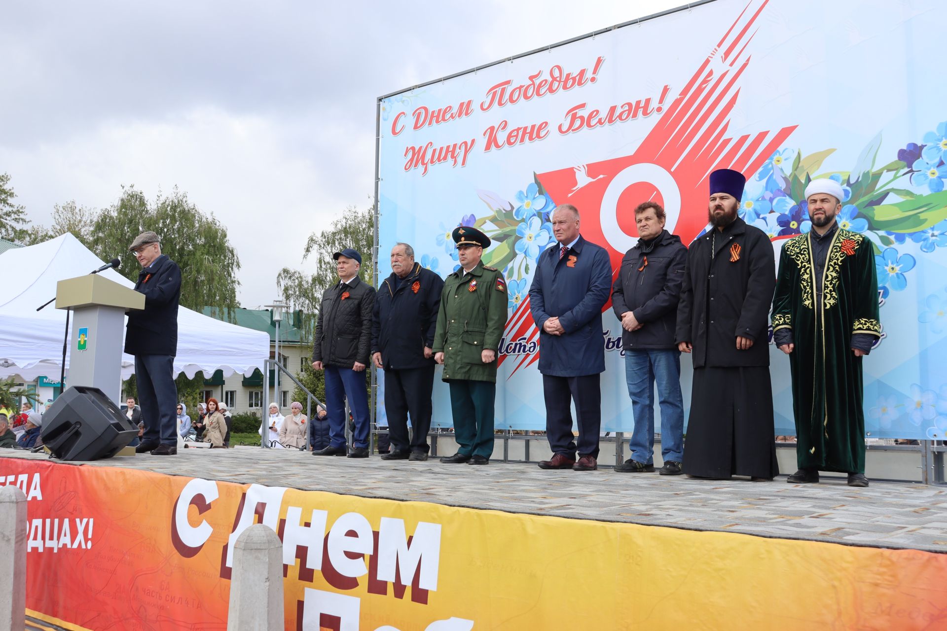 Чистопольцы празднуют День Победы (фоторепортаж)