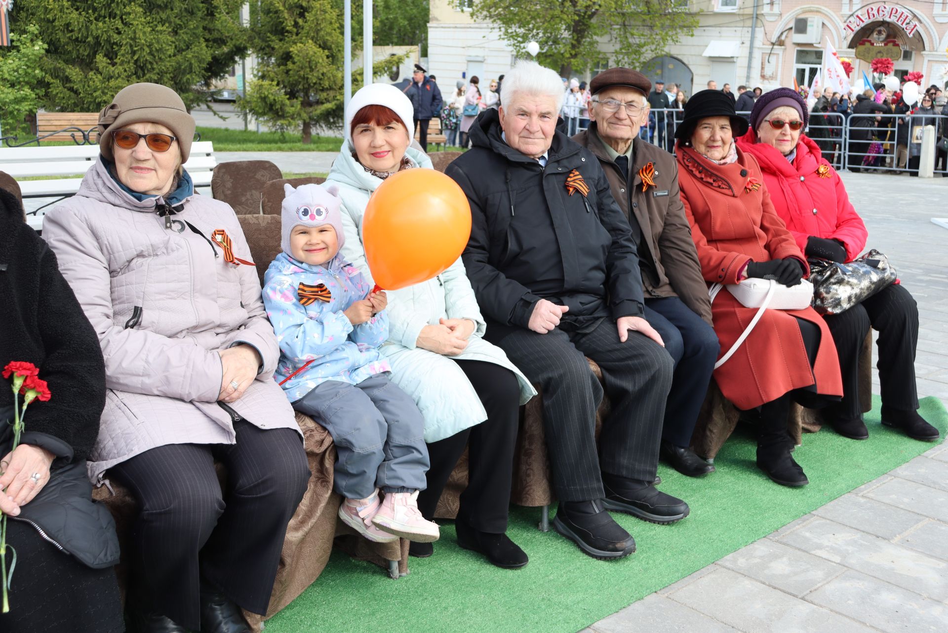 Чистопольцы празднуют День Победы (фоторепортаж)