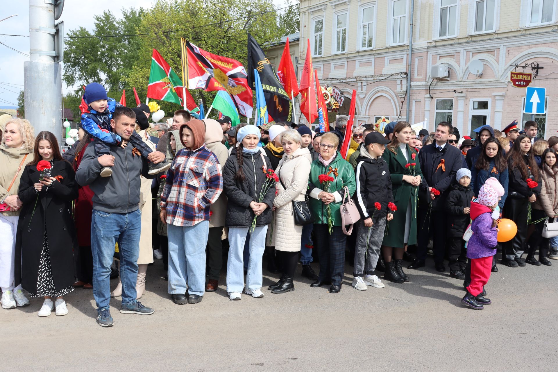 Чистопольцы празднуют День Победы (фоторепортаж)