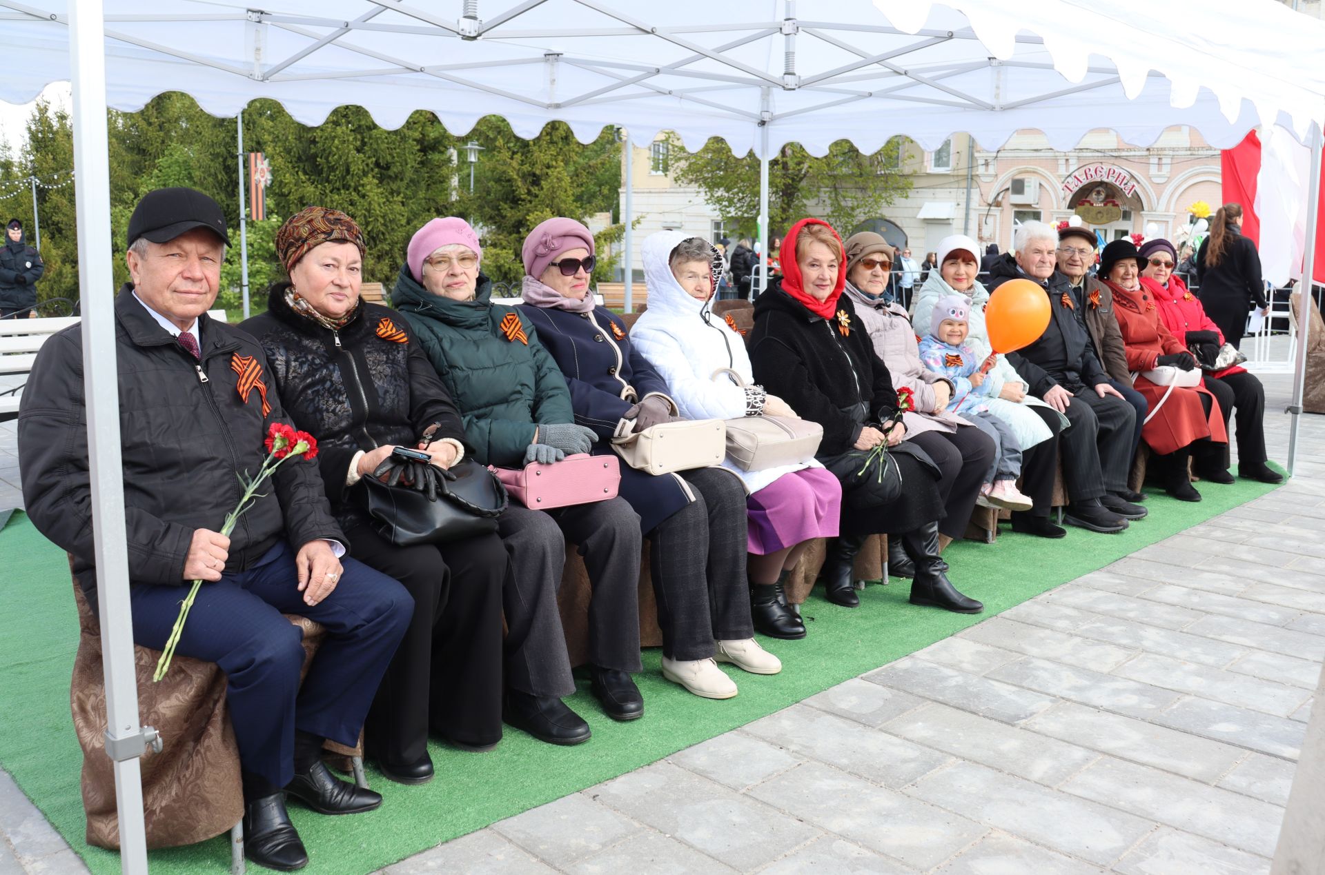 Чистопольцы празднуют День Победы (фоторепортаж)