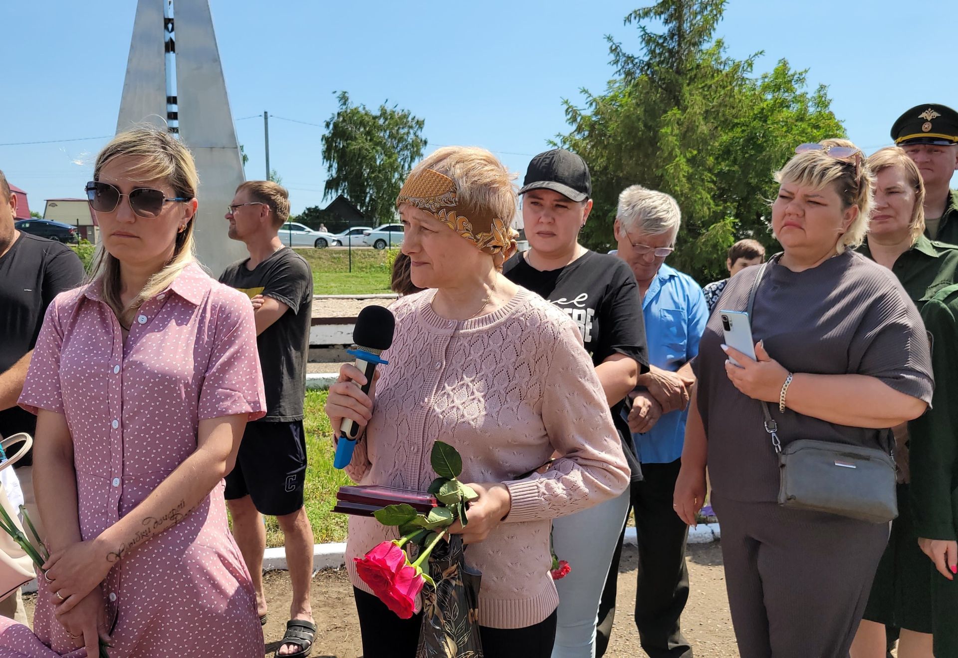 В Чистополе на стенах школ установили мемориальные доски в память об участниках СВО