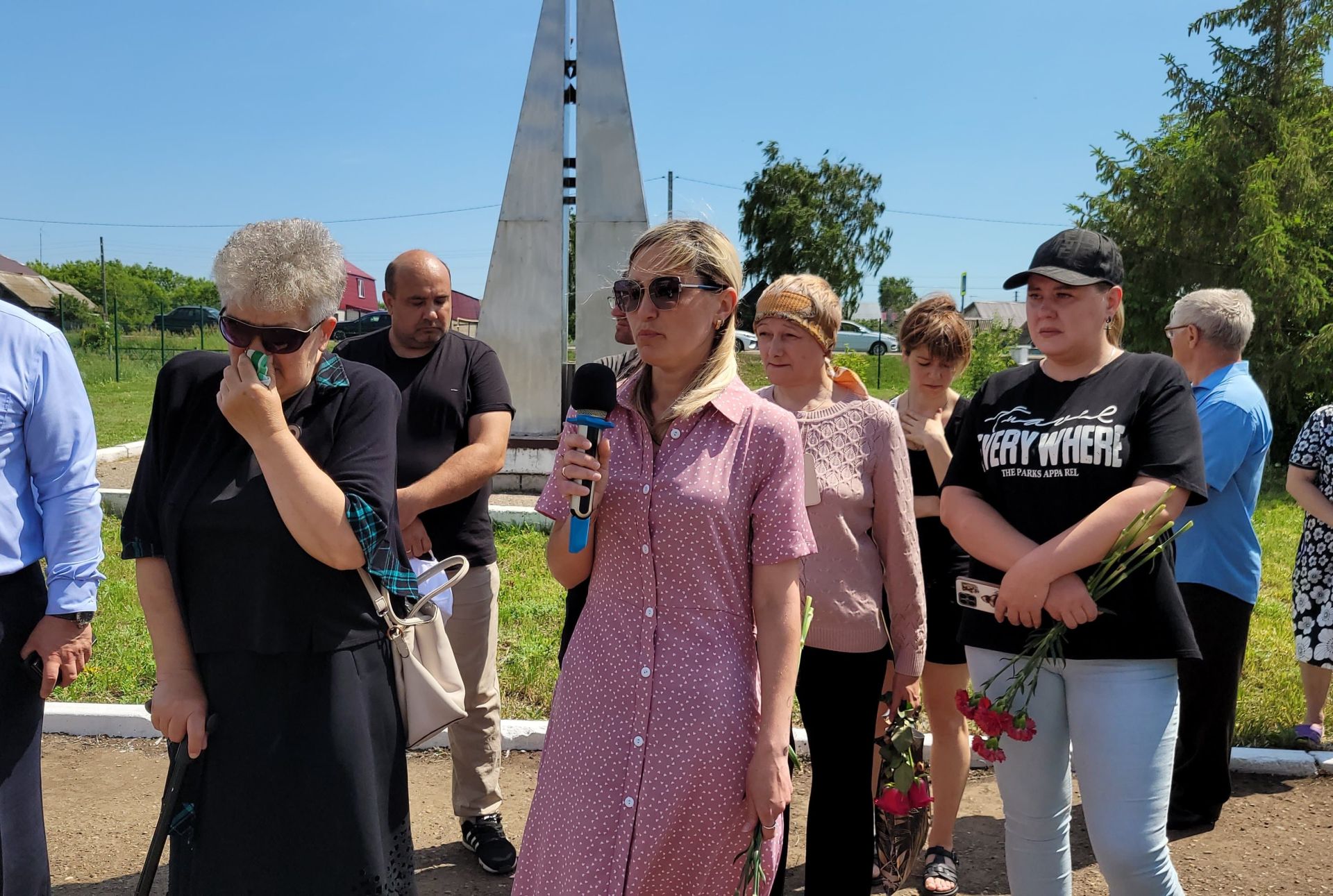 В Чистополе на стенах школ установили мемориальные доски в память об участниках СВО