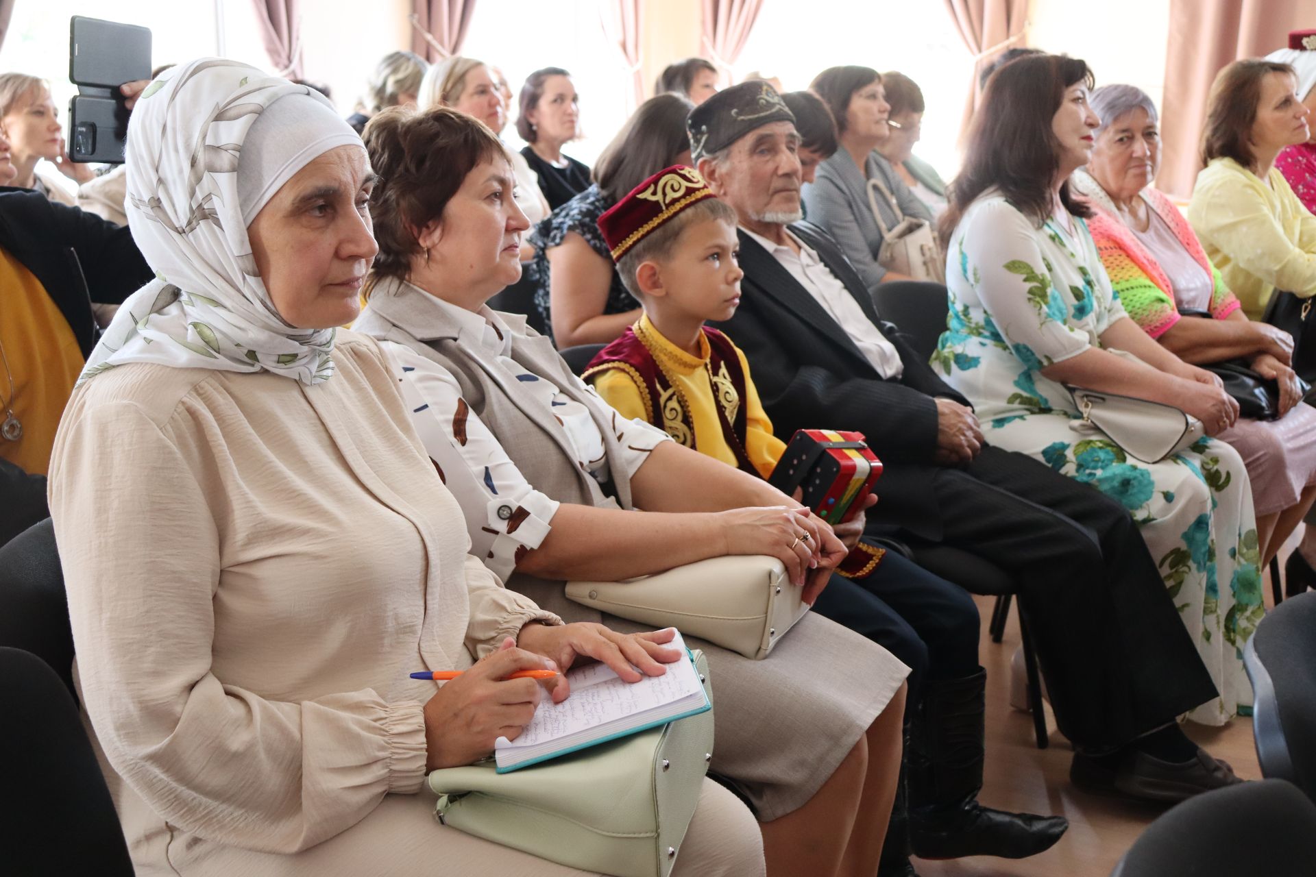 В Чистополе прошло открытие выставки «Мелодии души моей»