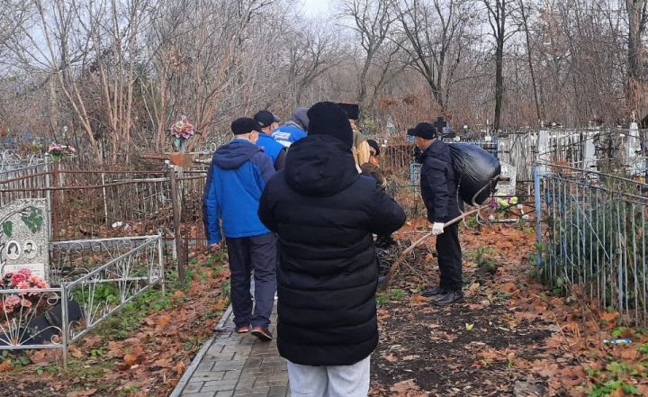 В Чистополе ветераны общественных организаций продолжают принимать участие в субботниках