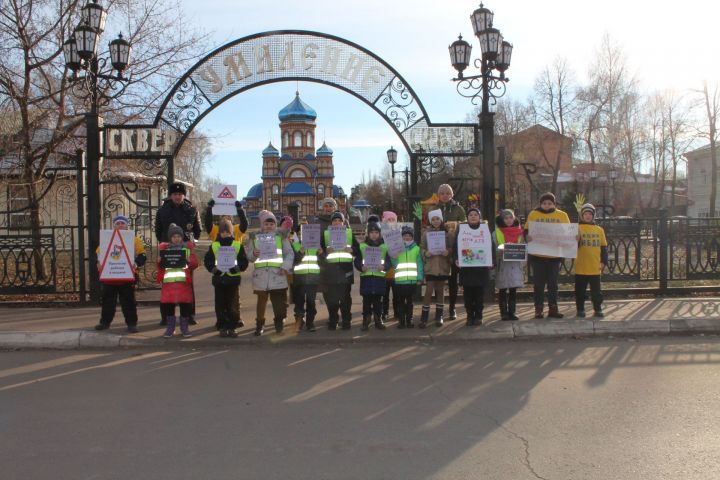 Юные чистопольцы обратились к водителям с просьбой соблюдать скоростной режим