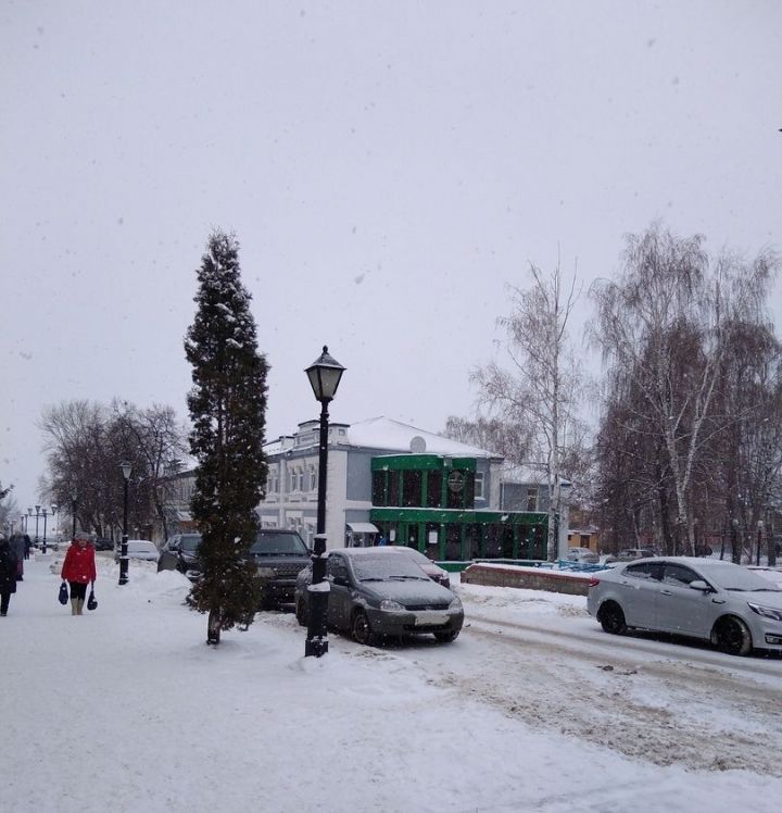 Снежок порхает, кружится, на улице бело...