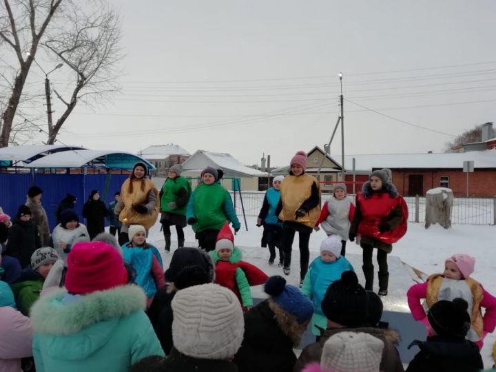 Елочка, гори! В Чистополе идет череда открытия праздничных елок