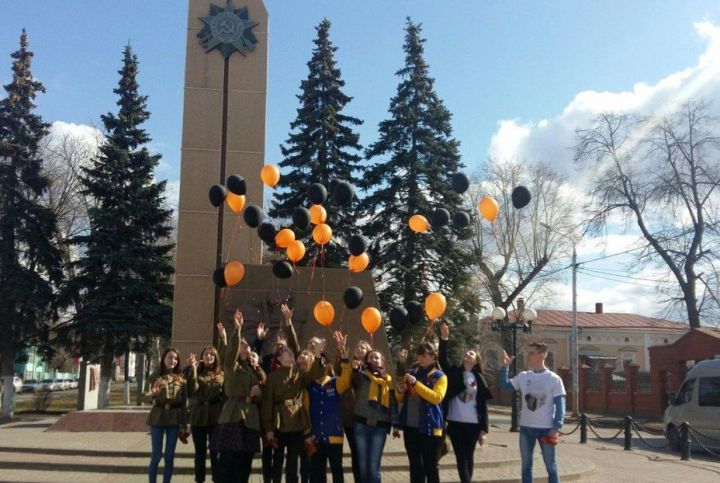 В Чистополе прошла акция «Георгиевская ленточка» (фоторепортаж)