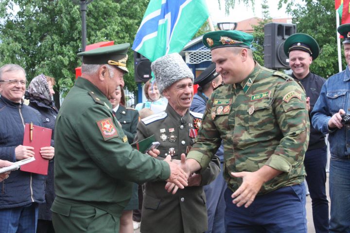 В Чистополе отпраздновали День пограничника (фоторепортаж)