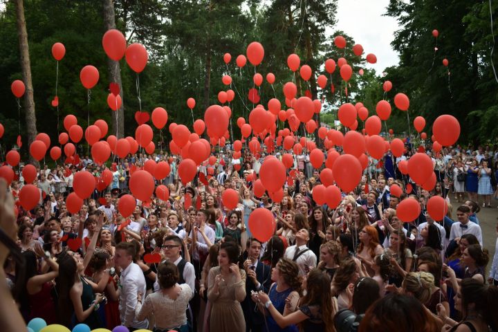 Выпускной вечер в Чистополе в самом разгаре