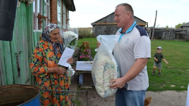 Труженице тыла, жительнице села Фиков Колок Антониде Андреевне Фроловой исполнилось 90 лет