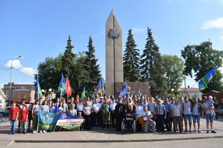 В Чистополе прошел митинг, посвященный дню ВДВ (фоторепортаж)