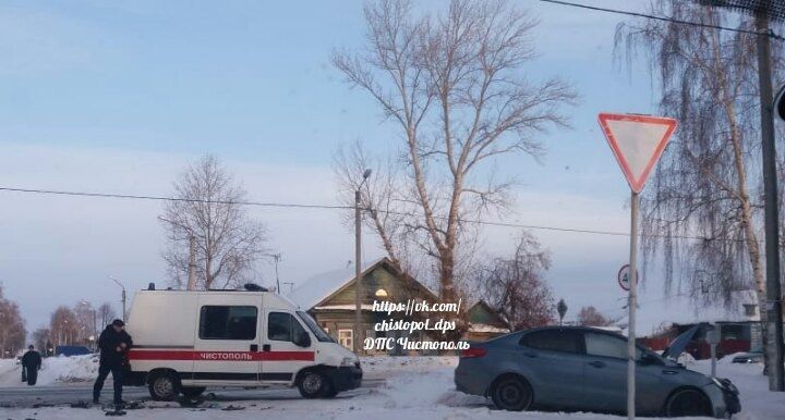 В центре Чистополя столкнулись два автомобиля