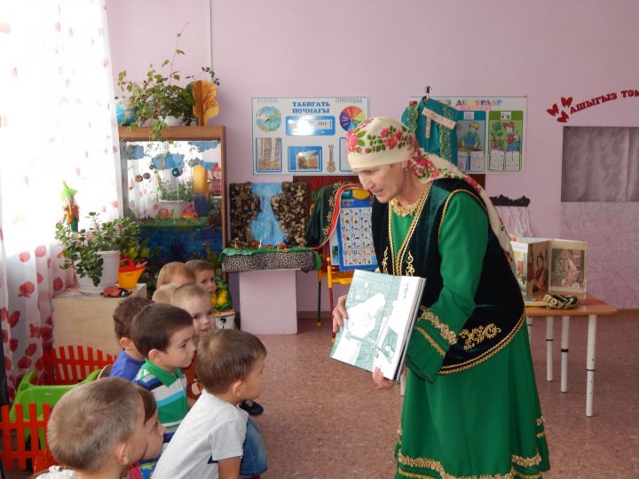 Месячник татарской культуры в Чистопольском районе: малыши знакомились с народными традициями