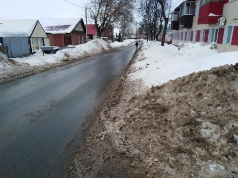 Чистопольцы жалуются на снежные завалы и зауженные дороги