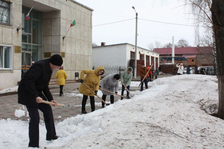 В Чистополе стартовал двухмесячник по санитарной очистке (фоторепортаж)