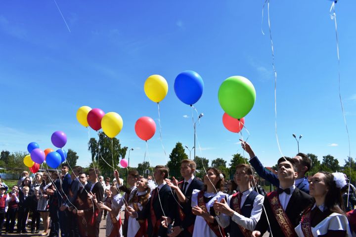 В чистопольских школах прозвенел последний звонок! (Фоторепортаж)