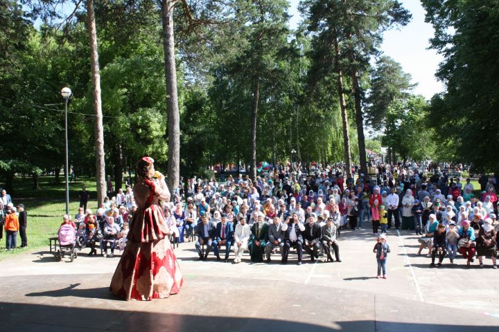 Ураза-байрам в Чистополе отметили масштабным праздником (ФОТОРЕПОРТАЖ)