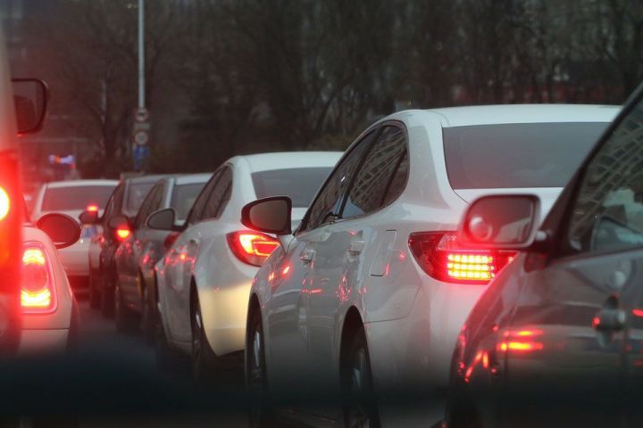 На трассе в Татарстане разлили взрывоопасное вещество