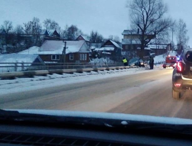 В Чистополе водитель наехал на ограждение моста