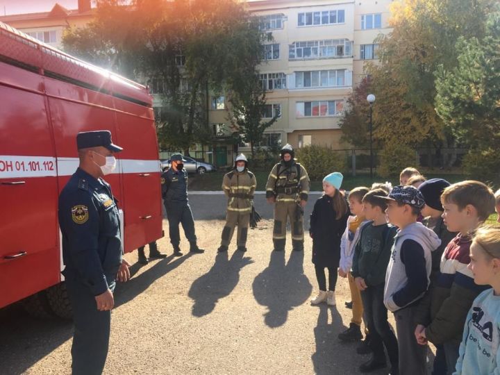 В одну из чистопольских школ приехали службы МЧС