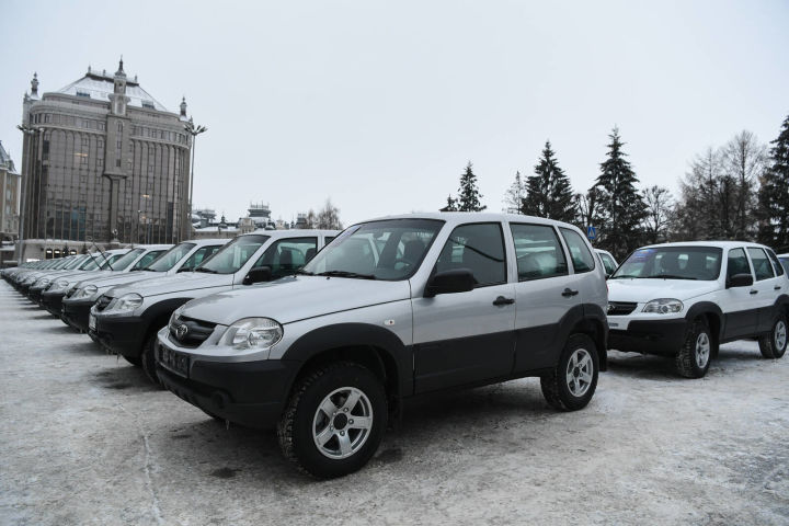 Главы двух сельских поселений Чистопольского района получили ключи от автомобилей