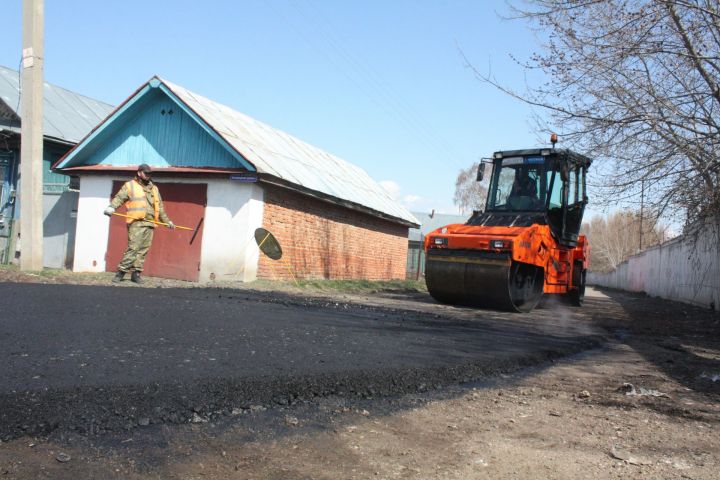 В Чистополе началось асфальтирование улиц