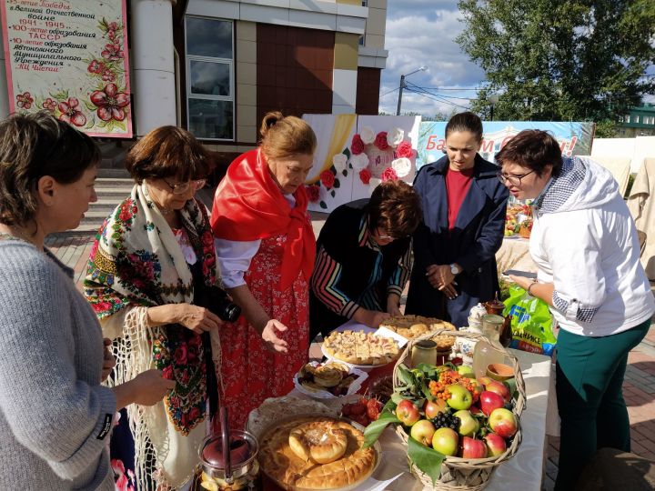 Чистопольцы празднуют Яблочный Спас (Фоторепортаж)