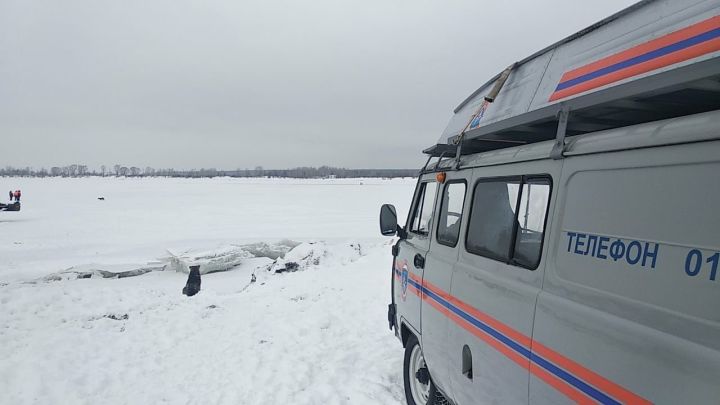 На Каме под лед провалился человек