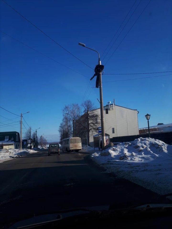 В Чистополе из-за сильного ветра погасли уличные фонари