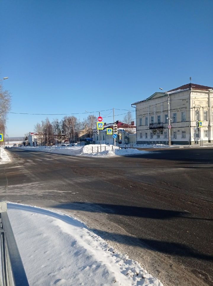 На чистопольской улице в числе нарушителей оказался и пешеход